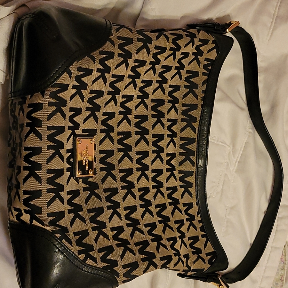 Micheal kors purse